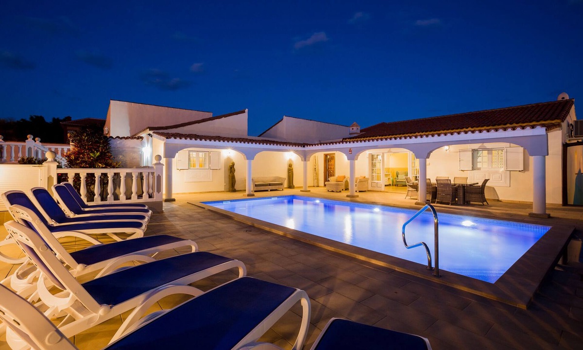 San Miguel de Abona Villa | Casa Suenos, 4 bedrooms 3 Bathrooms & Air Conditioning