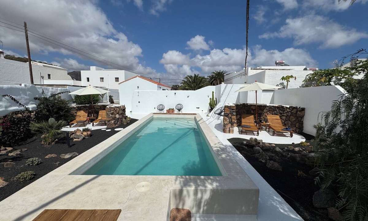 Guatiza House | Casita Coco: Peaceful Boutique Retreat with Heated Pool & Private Terrace