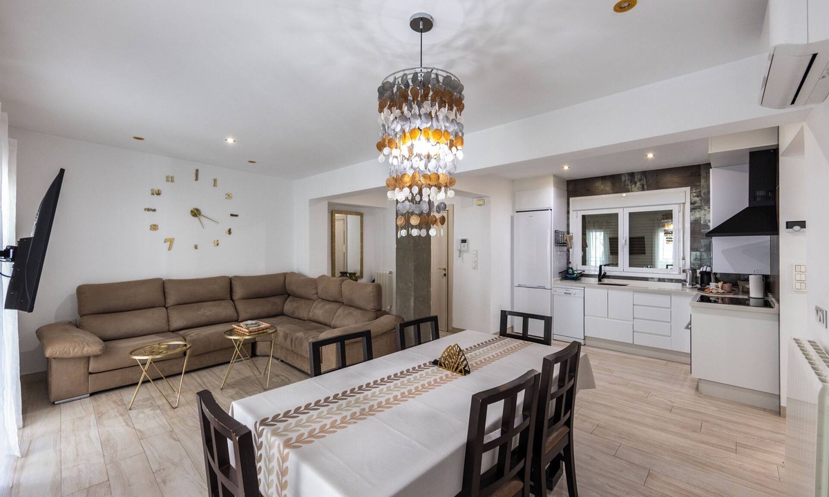 Central District Condo | Central apartment in a quiet area, free parking, wifi, 10minute from cathedral