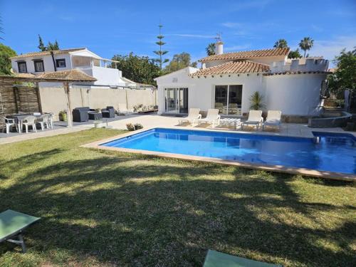 Molinell Villa | Chalet en Dénia 8 personas, piscina privada, wifi, se admiten mascotas - ES-373-19