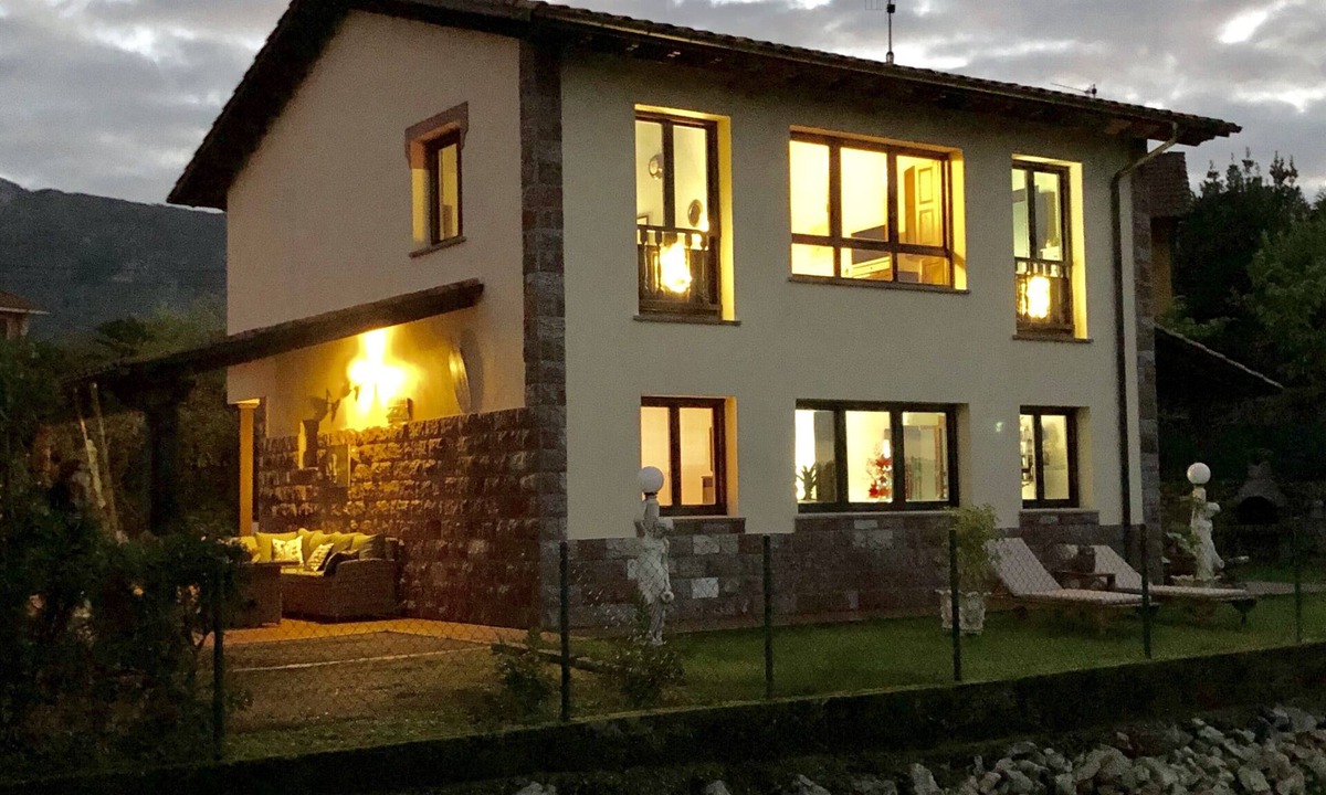 Llamigo House | Chalet in Llanes, facing the jesters of Pria