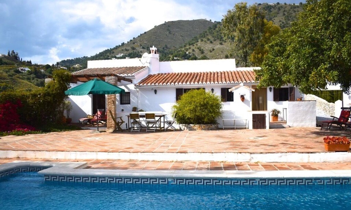 Competa House | Characterful, Stylish 'Finca' with Heated Pool & Mountain Views (Beach 25 mins)