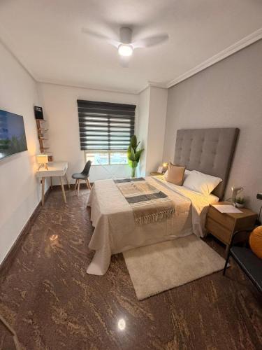 Benalua Apartment | Charming Ensuite Room Near Alicante City Center