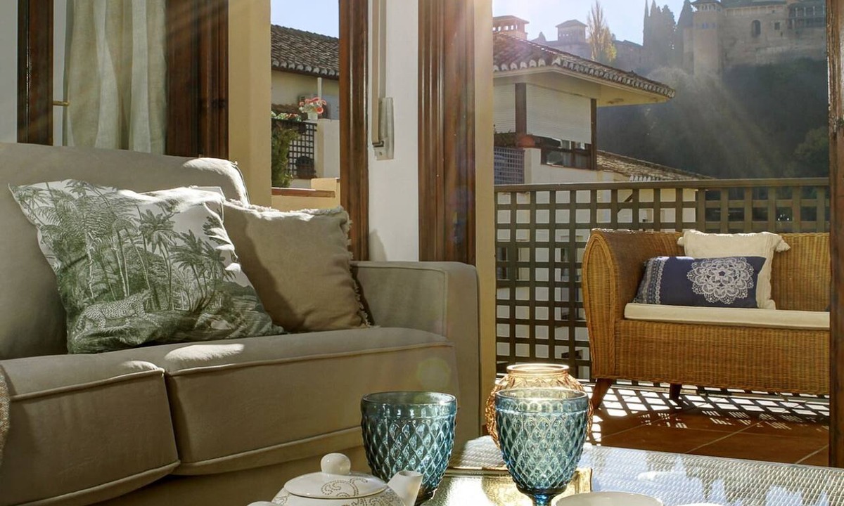 San Pedro Apartment | ChezmoiHomes Unique Alhambra Views