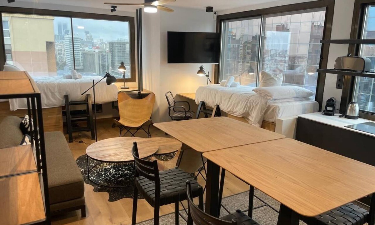 Cuatro Caminos Apartment | Chic Studio Loft with City Views