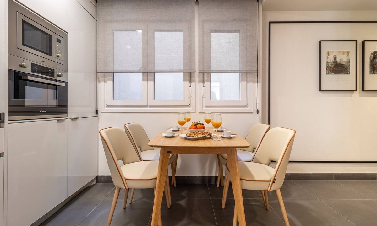 Barrio de La Latina Apartment | Colorful 2-Bed Apartment for 3 in La Latina
