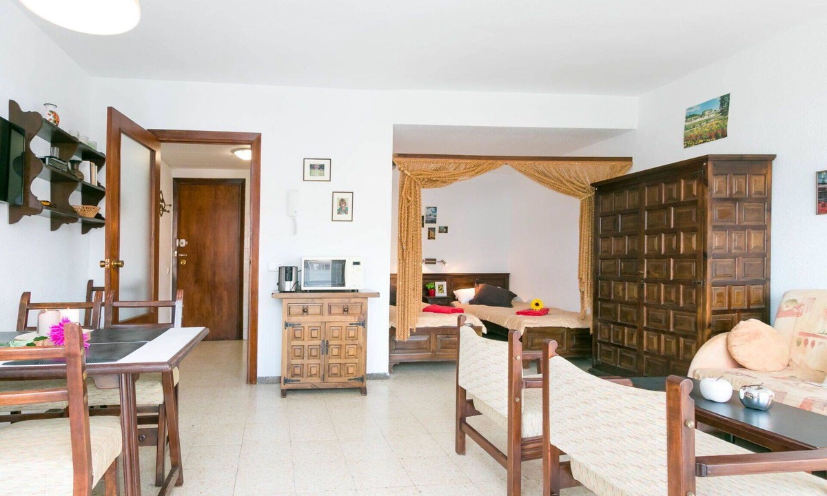 Castello d'Empuries Apartment | Cosy apartment for 4 guests with WIFI, pool and terrace