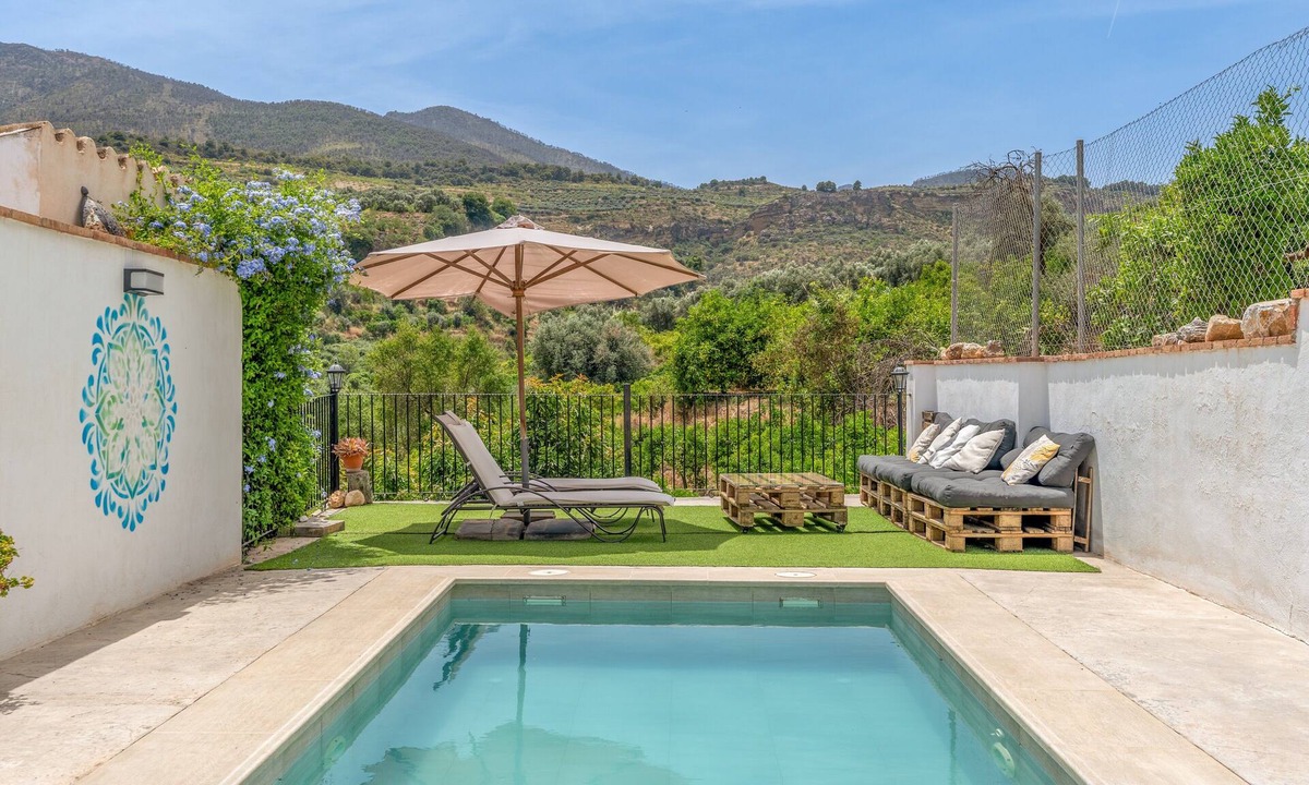 El Valle House | Country House 'Casa Con Vistas A Sierra Nevada' with Mountain Views, Wi-Fi & Air Conditioning