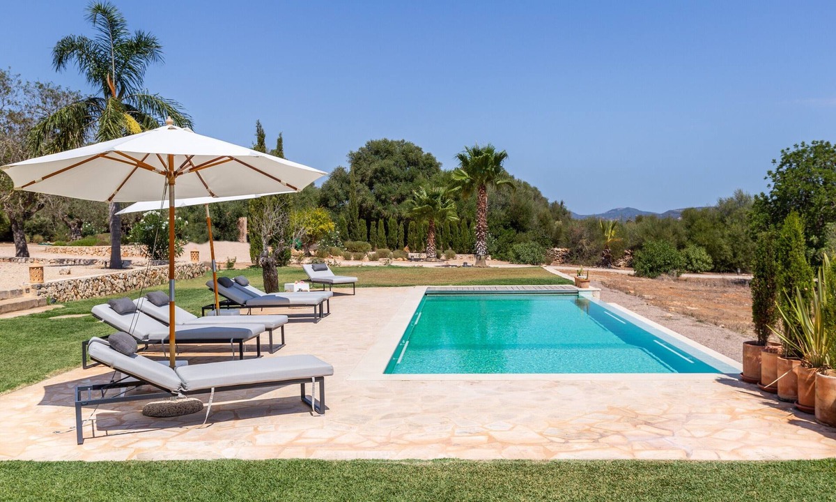 Ses Salines Villa | Country House 'El Retiro' with Private Pool, Wi-Fi and Air Conditioning