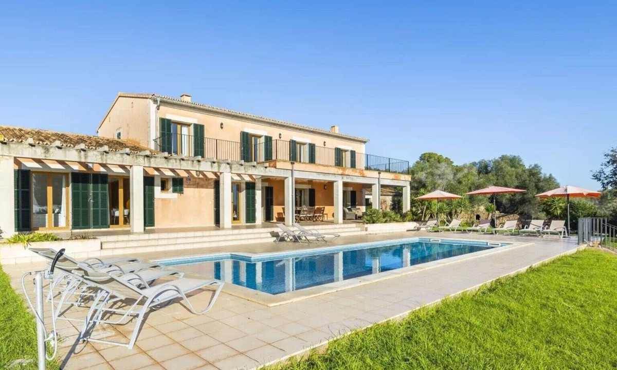 Manacor Villa | Country House 'Son Ropit' with Mountain Views, Wi-Fi, and Air Conditioning