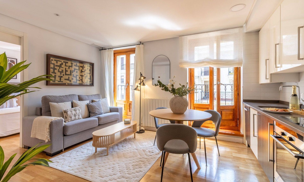 Goya Apartment | Cozy Apartment for Two in Alcalá Area