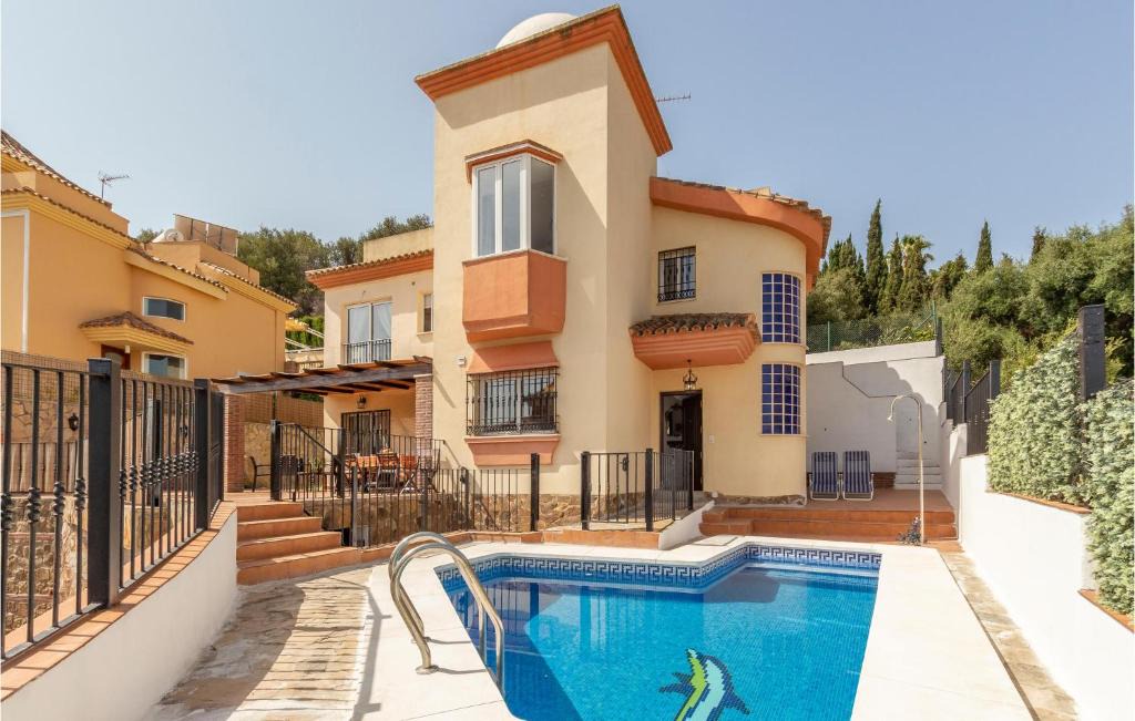 Torrequebrada House | Cozy Home In Benalmádena