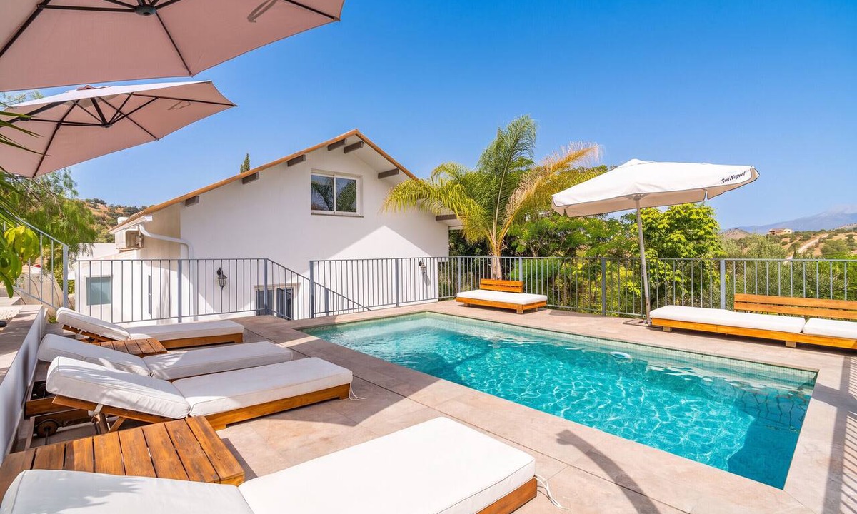 Coin Cottage | Cubo's Violeta Rural House/Private pool/BBQ/Air conditioning/Free Wi-Fi