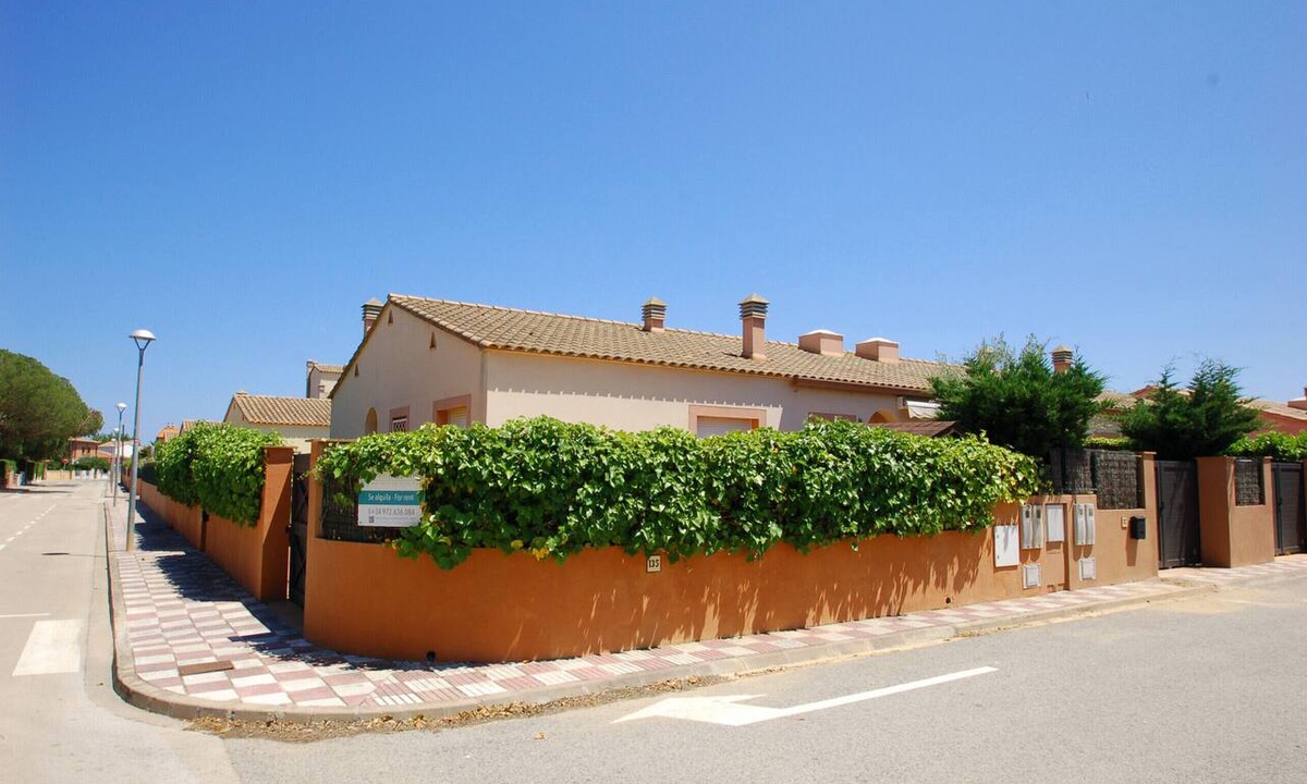 Mas Pinell Ski Chalet | Daró 2D 135 - A/C, Pool, Parking