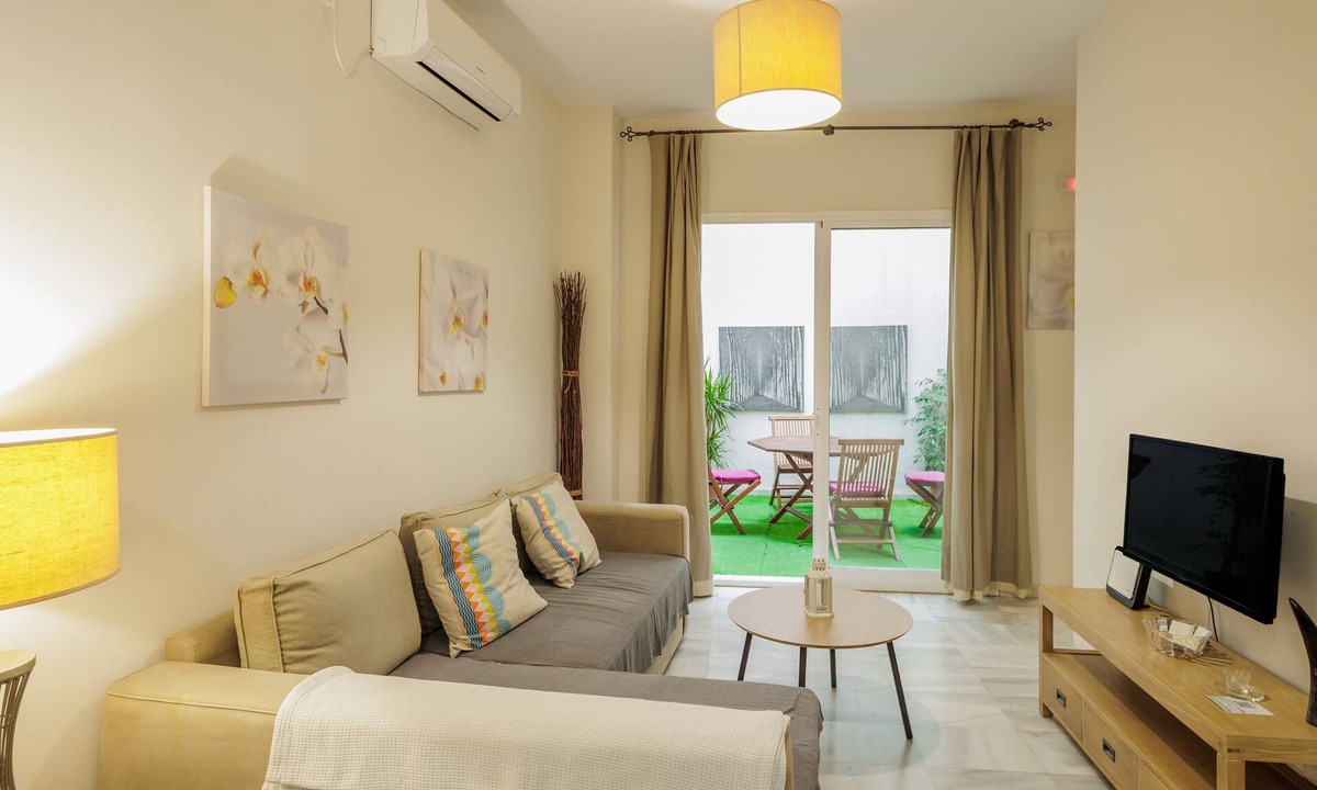 Doctor Barraquer-Grupo Renfe-Policlinico Apartment | Don Fadrique Macarena Apartment with Wi-Fi and Air Conditioning