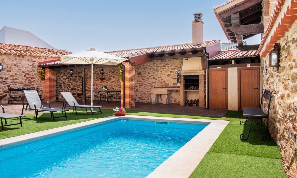 Santiz House | El Mirador de Santiz – Rural House for 12 Near Salamanca, Mountain Views & AC