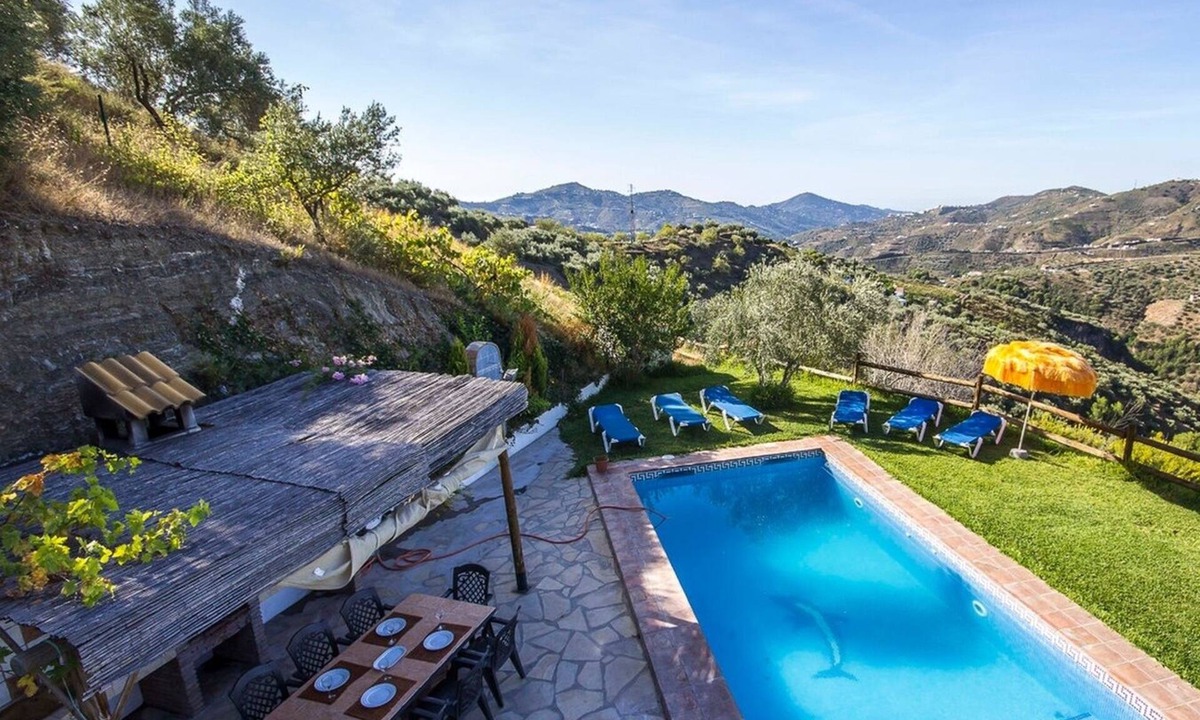 Canillas de Albaida Villa | El Quinto Pino Canillas de Albaida by Ruralidays