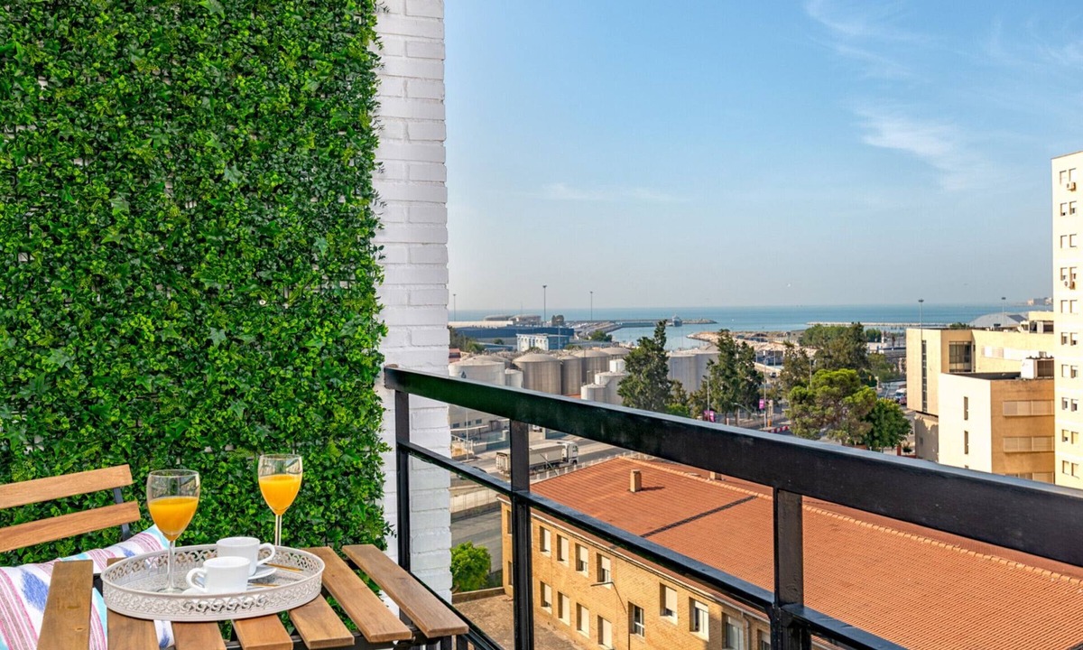 Ensanche Centro Apartment | Elegant 3-Bedroom Apartment in Central Málaga with Modern Amenities and Parking
