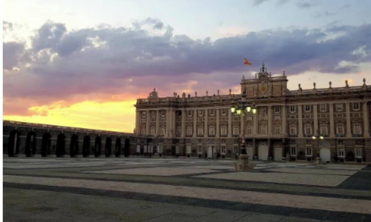 Palacio Apartment | Elegant & Spacious 3-Bedroom Apartment in the Heart of Madrid de los Austrias