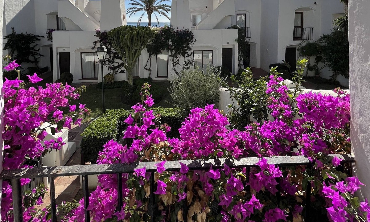 Playa del Sol-Villacana Villa | Estepona-Villacana. Nice apartment near the sea and pools