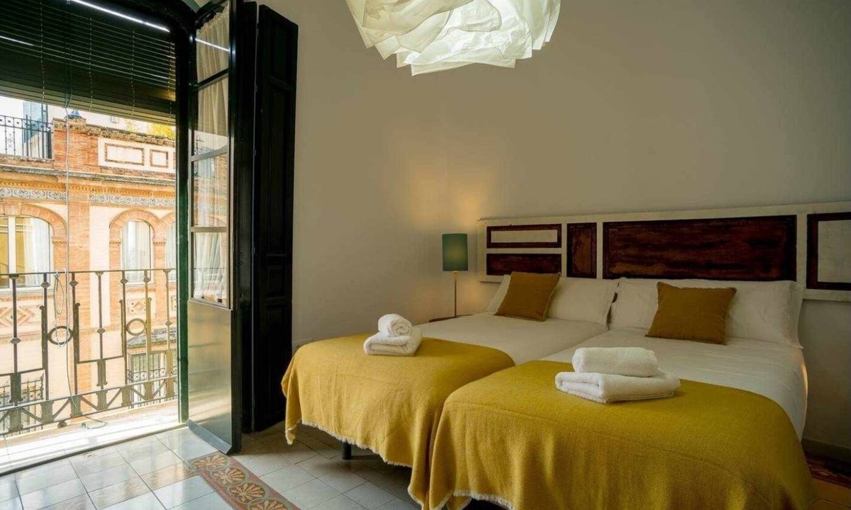 Encarnacion-Regina Apartment | Eva Recommends Gerona 2 very bright house S.XIX