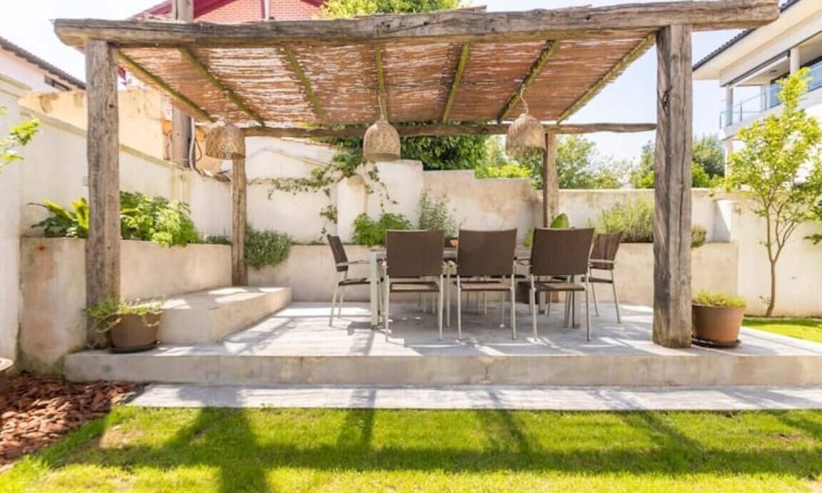 San Sebastian Centro House | Family-friendly 5 BD Villa. Private garden & parking, 10min stroll to the Beach