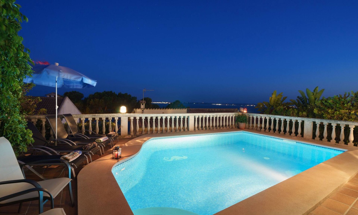 Alcanada Ski Chalet | Family Holiday villa with private pool in front the sea in Alcudia, Aucanada
