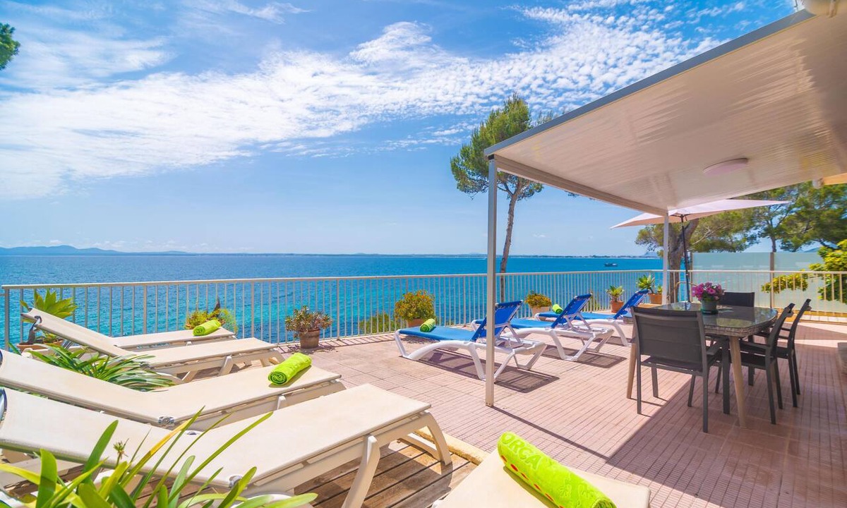 Alcanada House | FAR D’ALCANADA - Beautiful seafront house in Alcanada with free Wi-Fi