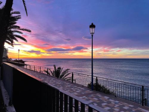 Orihuela Costa House | Ferienhaus direkt am Strand mit Terrasse und Meerblick in Torrevieja