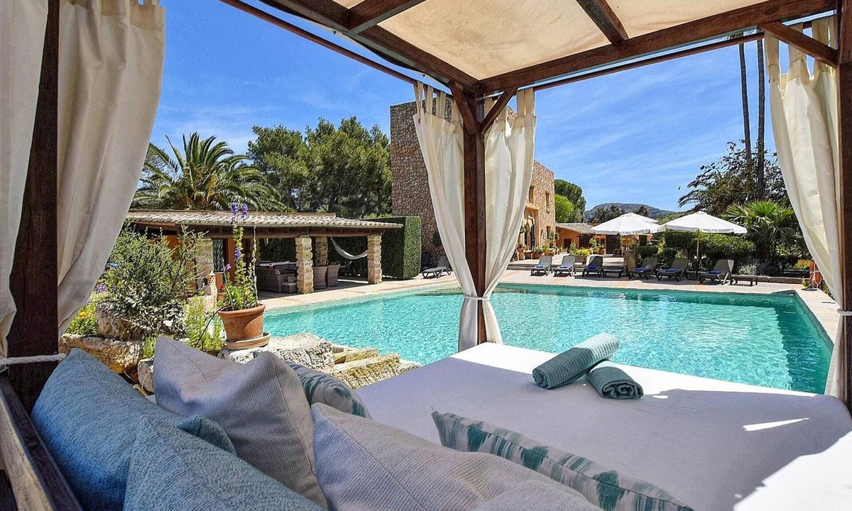 es Bacares Apartment | Finca in Alcudia with Pool near Playa MorerVermell