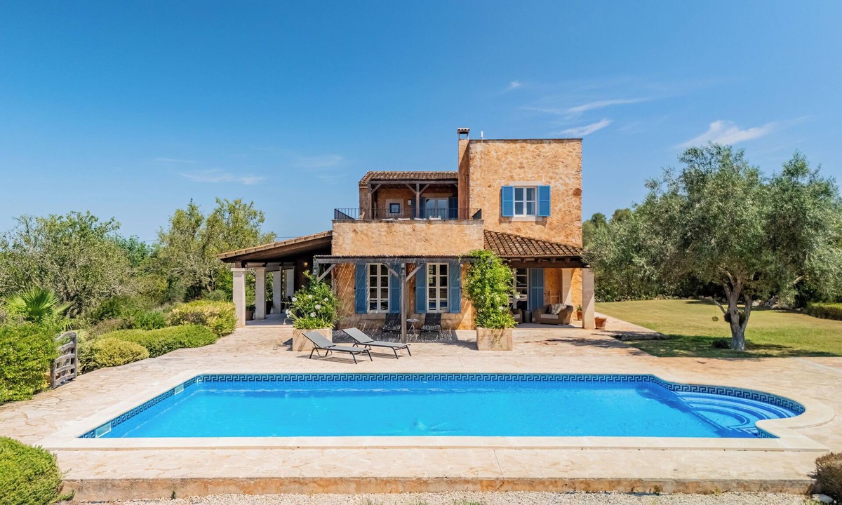 Alqueria Blanca Villa | Finca Los Almendros near Santanyi with private pool, wifi and air conditioning