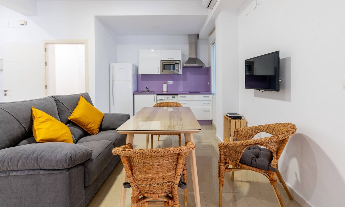 Los Remedios Apartment | Fuensanta. 3 bedrooms, 2 bathrooms