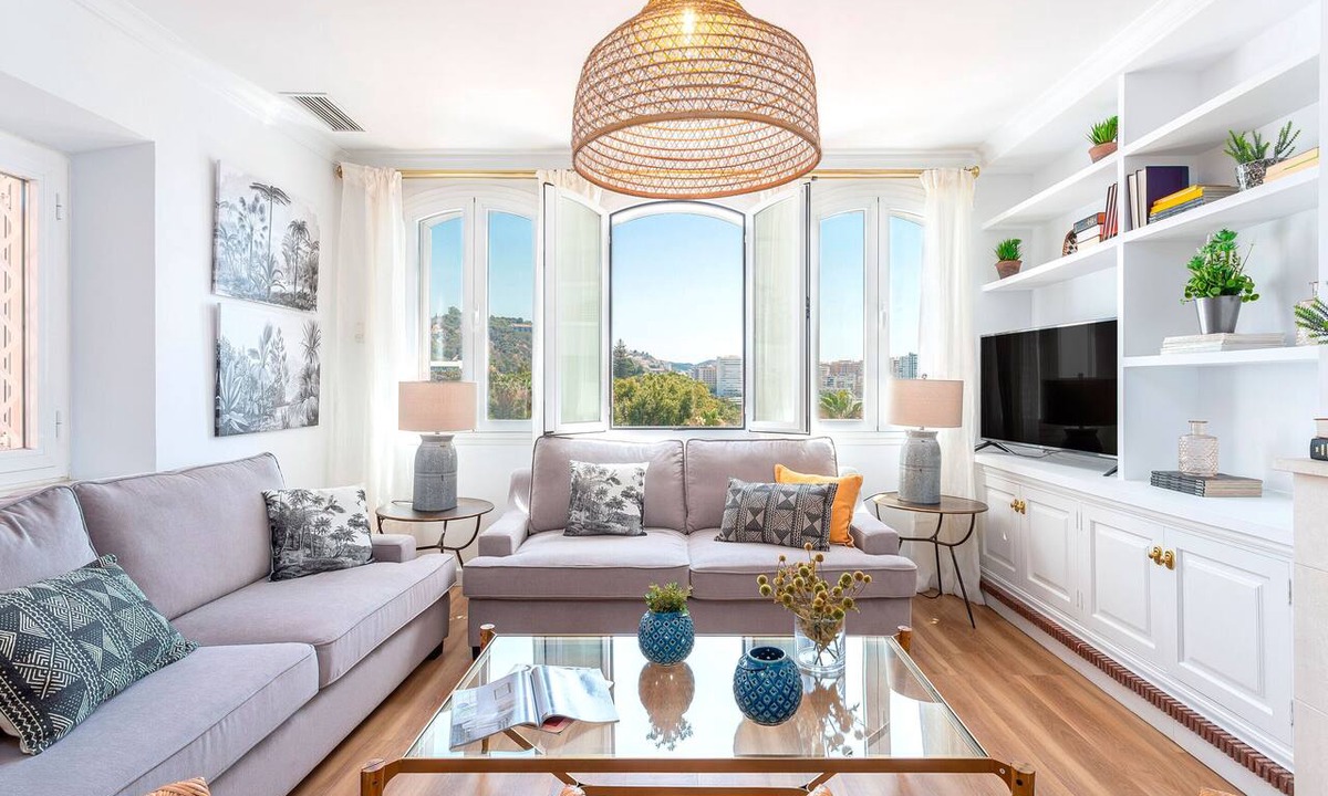 Ensanche Centro Apartment | Genteel Home Plaza de la Marina