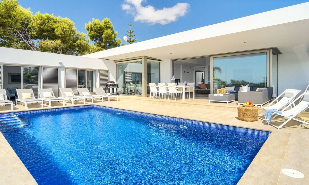 Fanadix Villa | Graham Holiday Rentals - Baladrar