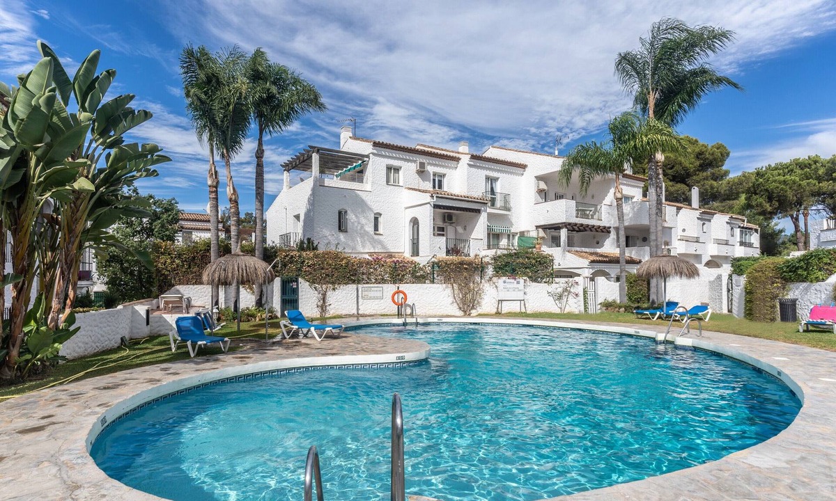 El Paraiso Apartment | Holiday Apartment '3B Virgo' with Pool, Private Terrace & Wi-Fi