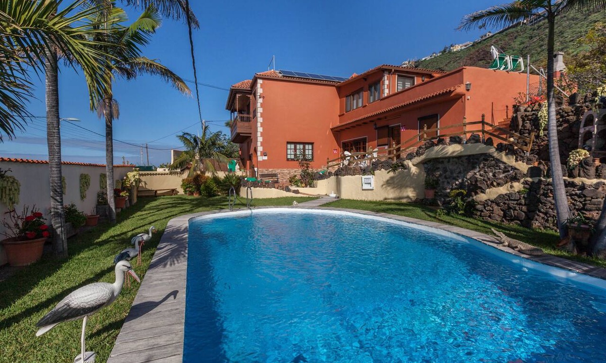 La Orotava Apartment | Holiday Apartment 'Casa Victor - Apartment 3' with Sea Views, Pool, and Wi-Fi