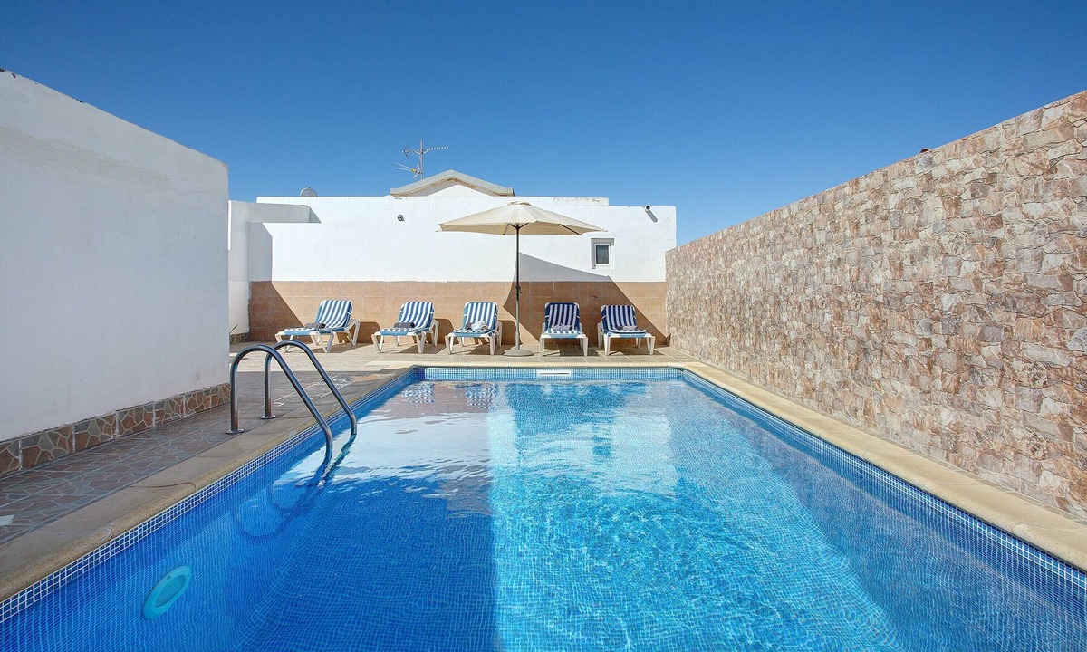 Villaverde Apartment | Holiday Apartment 'Casa Tomás C' with Sea Views, Shared Pool and Wi-Fi