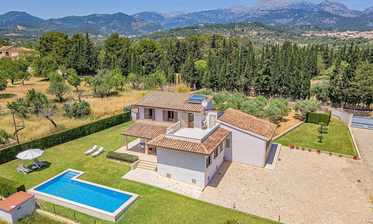 Selva Villa | Holiday Finca Can Salat Selva with Pool, Garden & Wi-Fi