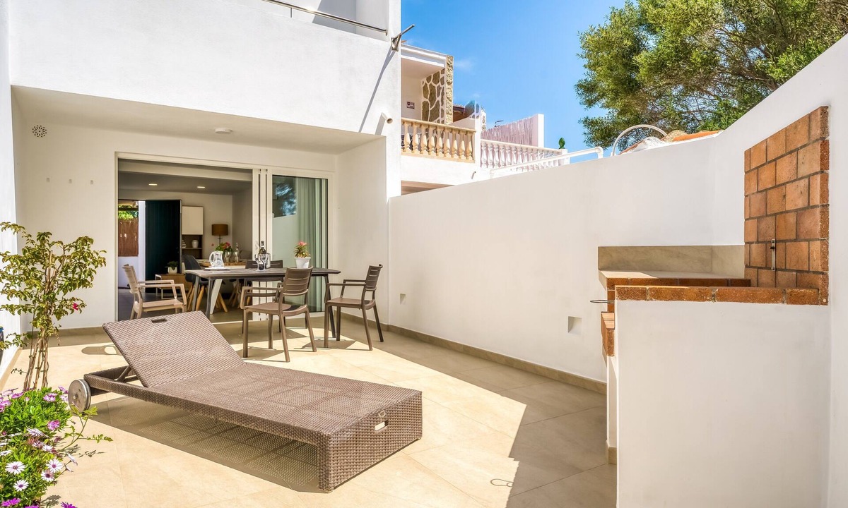 Cala Blanca Apartment | Holiday Home 'Els Arbocers 131-2' with Sea View, Garden and Wi-Fi