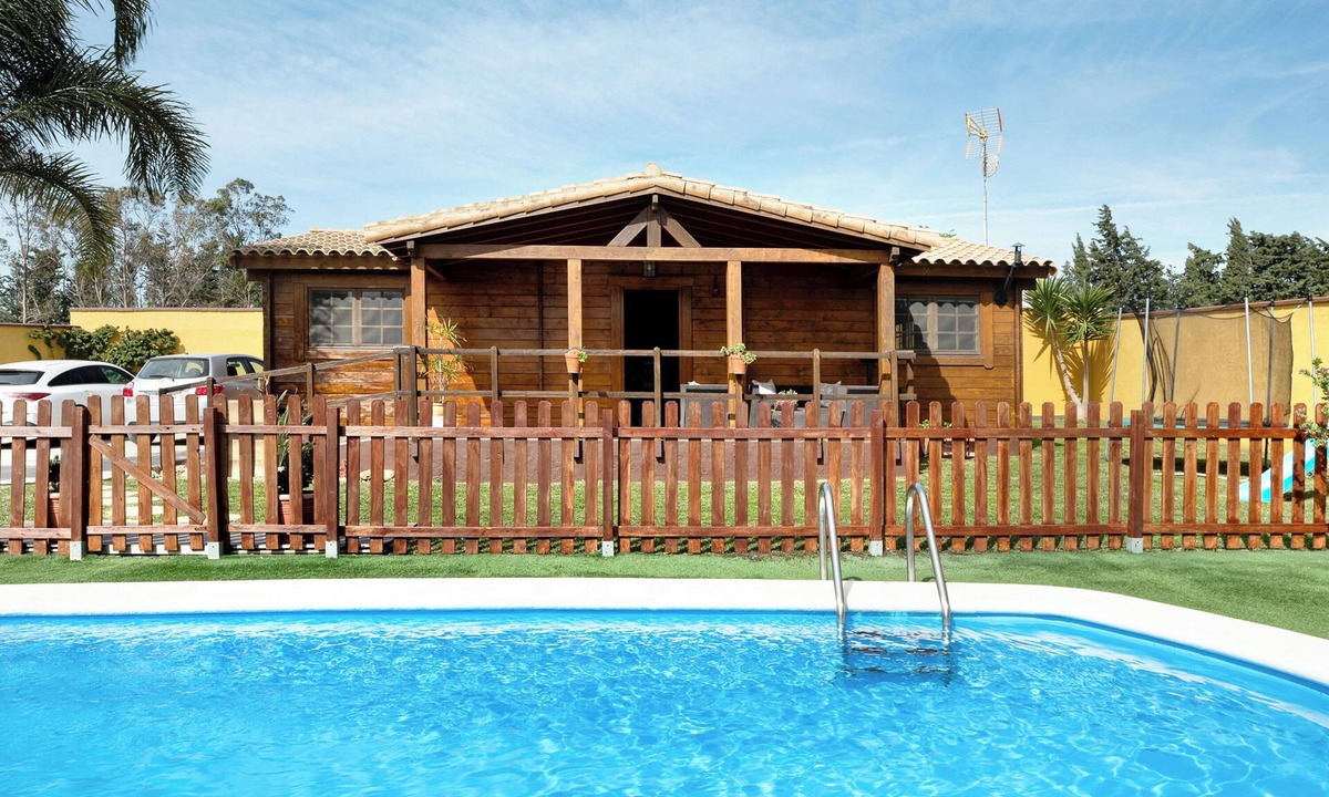 San Ambrosio House | Holiday Home 'La Cabaña' with Private Pool, Garden, and Wi-Fi