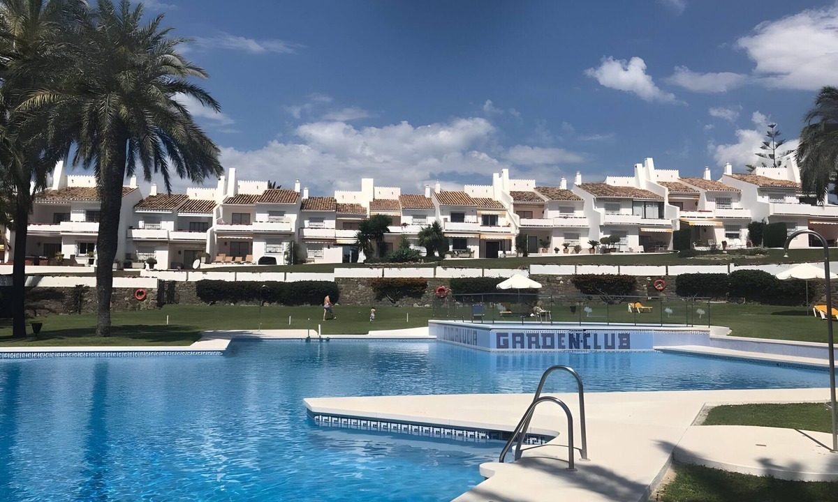 Nueva Andalucia House | Holiday Home 'Beautiful 4 bedroom Townhouse' with Shared Pool, Wi-Fi and Air Conditioning