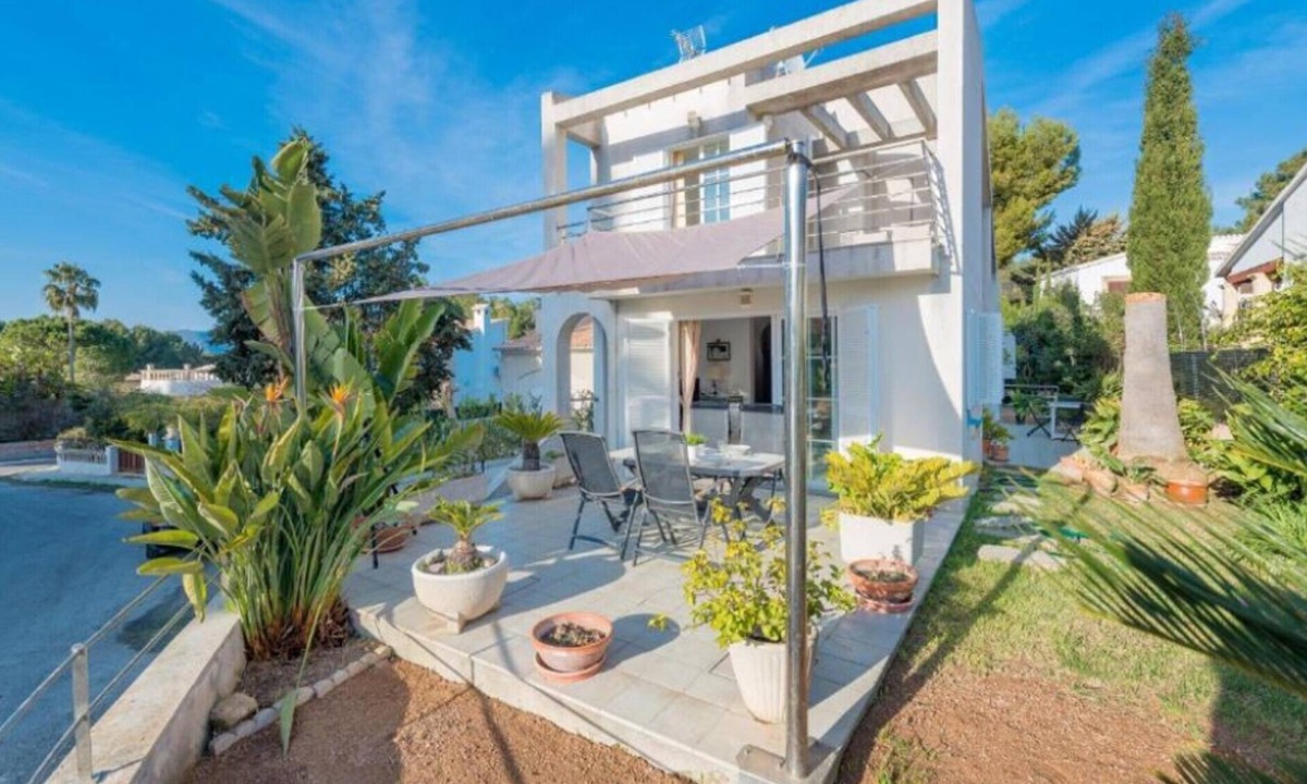 Alcudia House | Holiday Home 'Cas Ferrer' with Private Terrace and Wi-Fi