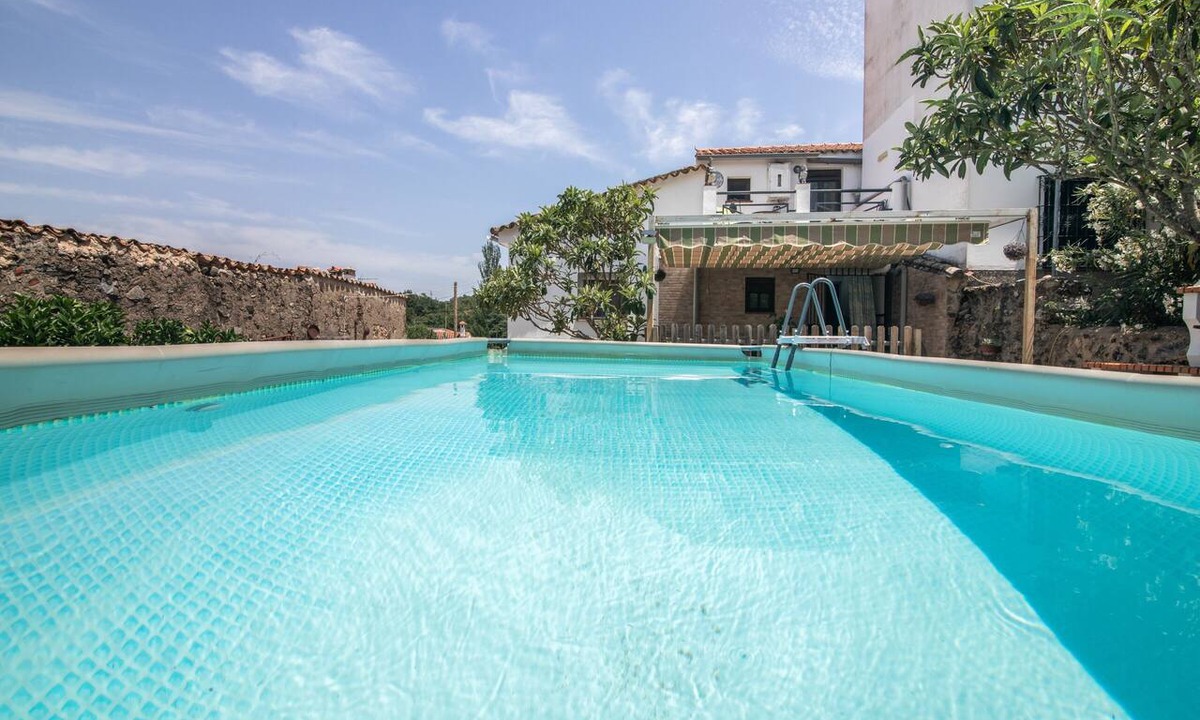 Calabazares House | Holiday Home 'Casa Enriqueta' with Mountain View, Private Pool and Private Terrace