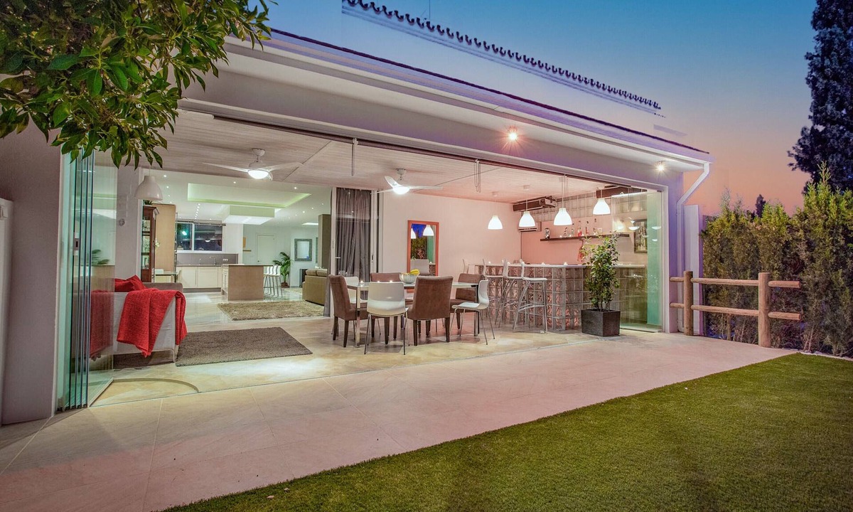 New Golden Mile House | Holiday Home 'Casa Eucalyptus Family Home' with Sea View, Wi-Fi and Air Conditioning