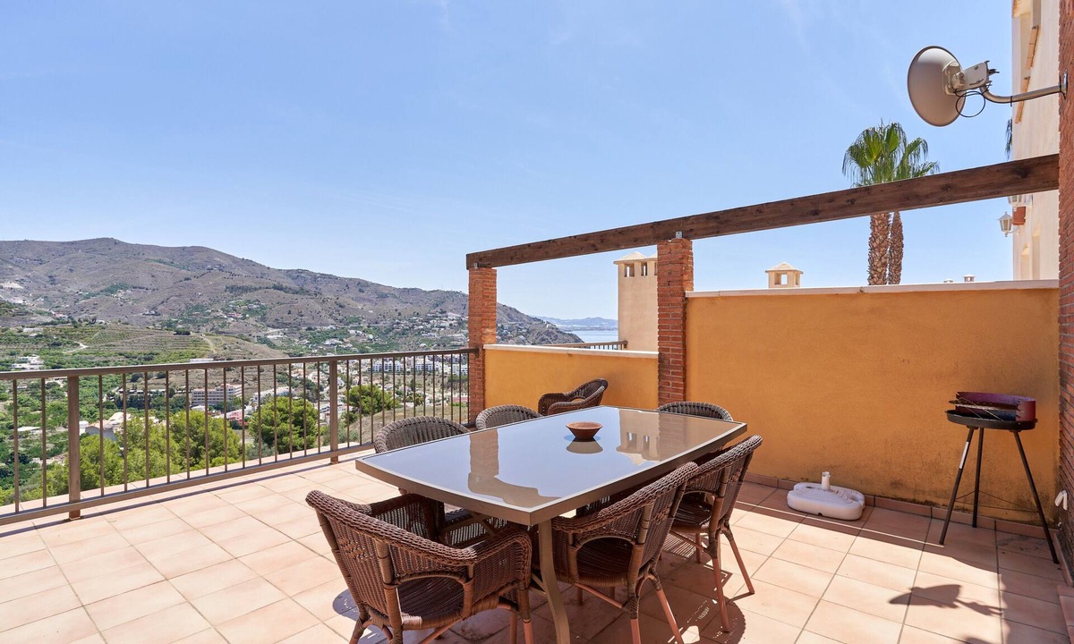 Velilla-Taramay House | Holiday Home 'Casa Fuentes 2 B2' with Sea Views, Wi-Fi & Air Conditioning