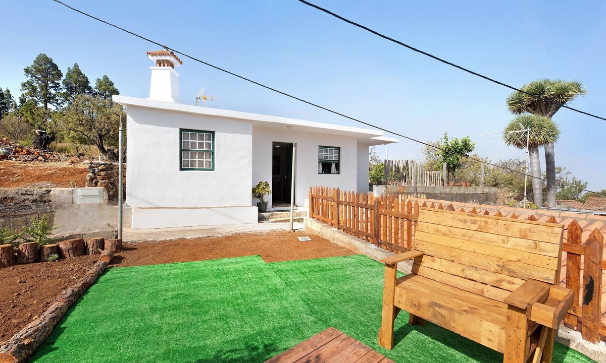 Las Tricias House | Holiday Home 'Casa Mimí' with Sea Views, Private Terrace and Garden