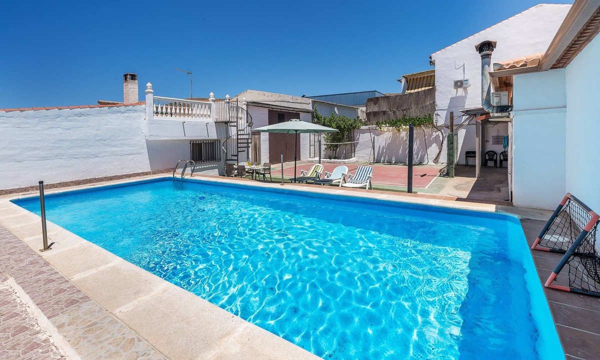 Cacin House | Holiday Home 'Casa Pepita' with Mountain View, Private Pool and Wi-Fi