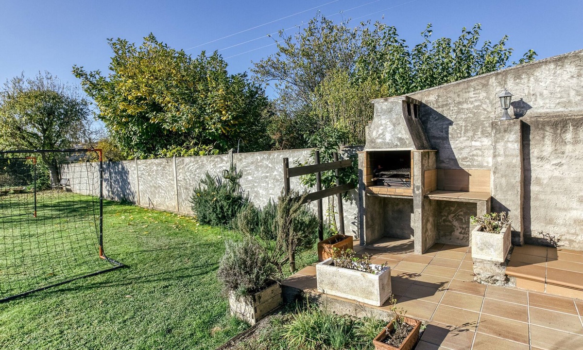 Serinya House | Holiday Home 'Casa Rural Ideal Per Famílies' with Mountain View, Wi-Fi and Air Conditioning