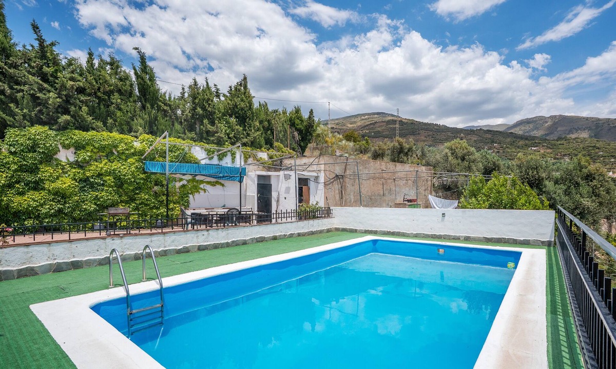 Lanjaron House | Holiday Home 'Chalet Venta Del Aire' with Mountain View, Wi-Fi and Air Conditioning