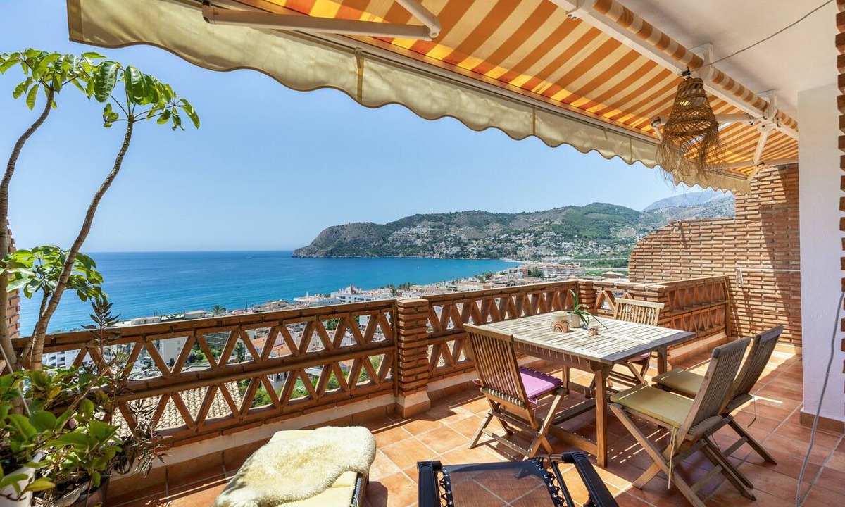 La Herradura House | Holiday Home 'Cocon' with Sea View, Wi-Fi and Air Conditioning